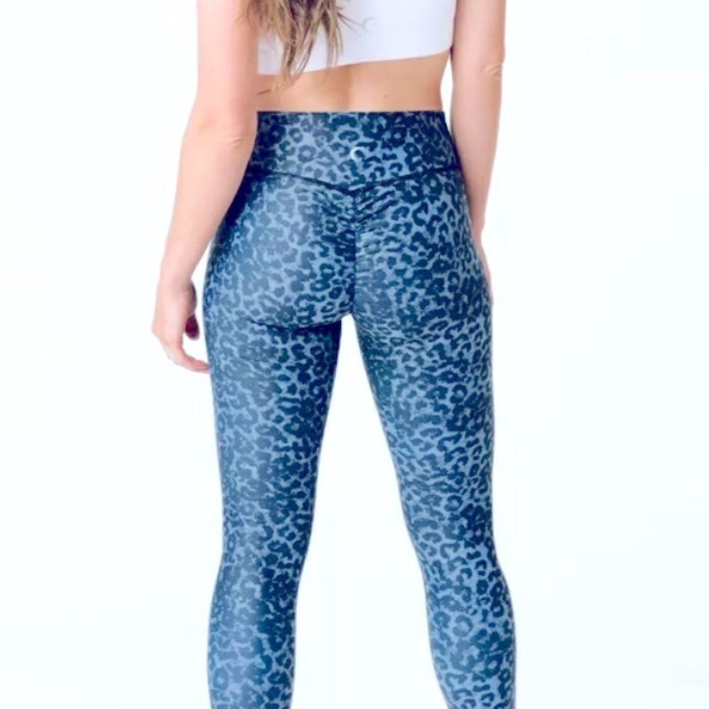 Zyia 14-16 Leopard Light ‘n Luxe 7/8 24” leggings!